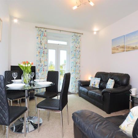 Eddystone Lemain Garden Apts Лу Екстериор снимка